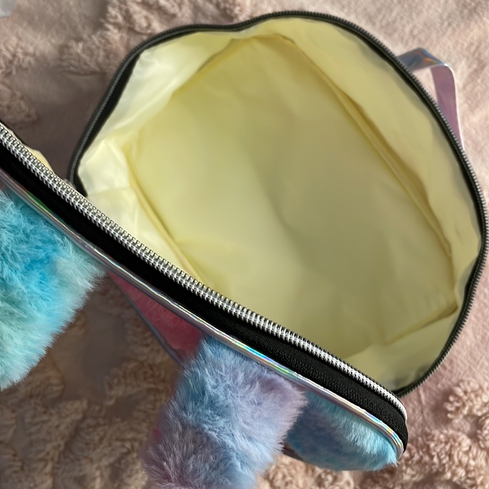 Cute & Fuzzy Storage Case - Picture 6 of 8